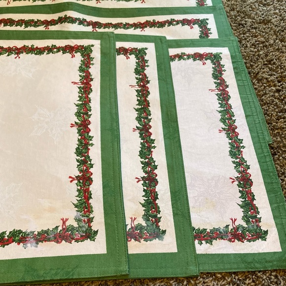 6-Holiday placemats 18”x 14” White with green trim and holly wrapped around - Picture 4 of 4